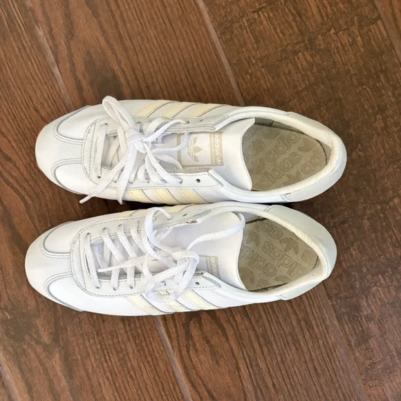 Women's Adidas Country OG White - Picture 2 of 6